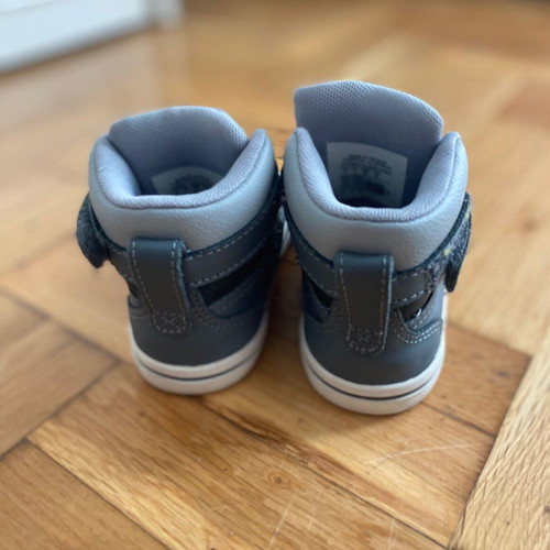 Converse athletic shoes used, size 23, gray for boys