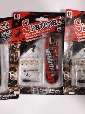 Donbful mini skateboards set of 3 new