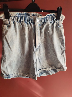 Denim shorts with elastic waist, like new, size L 40 12