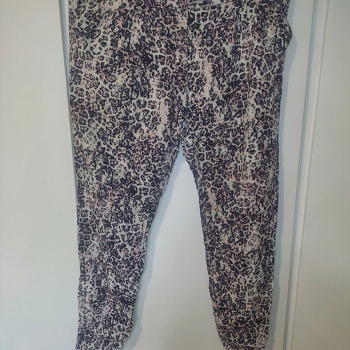 Summer pants used, medium size Bershka with purple and pink details
