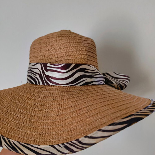 Straw hat like new with ribbon, beige and brown