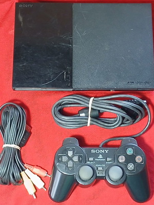 Sony PS2 Slim конзола SCPH-90004 употребявана с контролер и игра