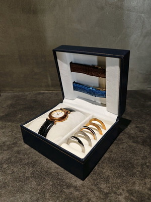 Swiss Jean Louis Piquet watch like new with 3 leather straps and 6 bezels