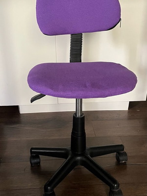 Детски офис стол употребяван, лилав с регулиране на височина