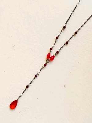 Choker with red beads and teardrop made of stainless steel
