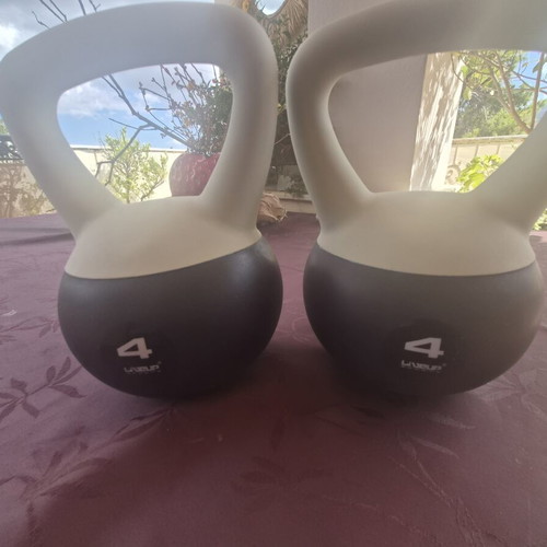 LiveUp Kettlebells 4kg set of 2 new