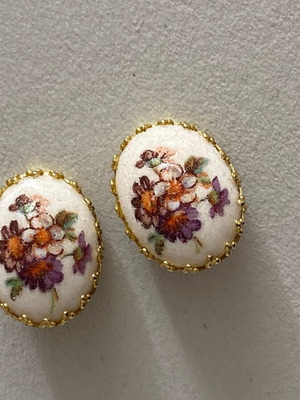 Vintage clip earrings used, gold and multicolored