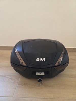Givi V47 μπαγκαζιέρα μεταχειρισμένη, χωράει 2 κράνη