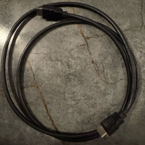 HDMI to HDMI cable like new