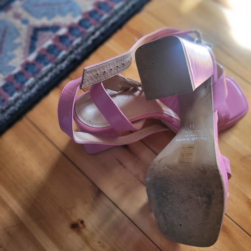 RusselsBromley pink sandals like new, size 39 with chunky heel