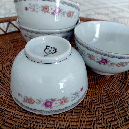 Hunan Shi Wan porcelain bowl set of 4 with floral design