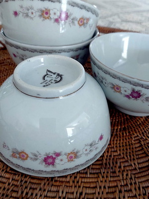 Hunan Shi Wan porcelain bowl set of 4 with floral design