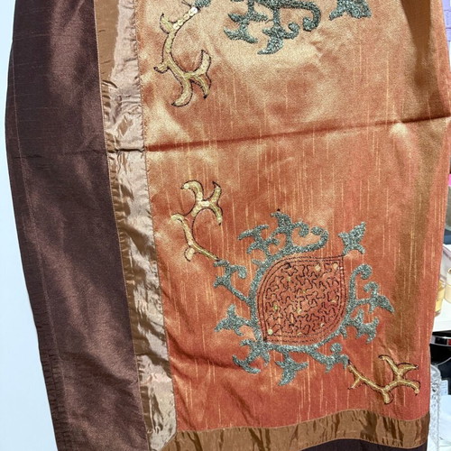 Runner set like new with small hole