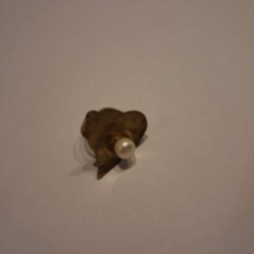 Ring used gold color with white pearl adjustable size