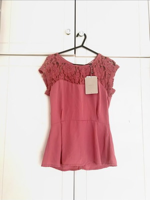 Bershka pink lace blouse new with zipper back, size S