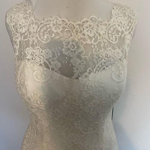 Demetrios wedding dress new, fits M/L, white