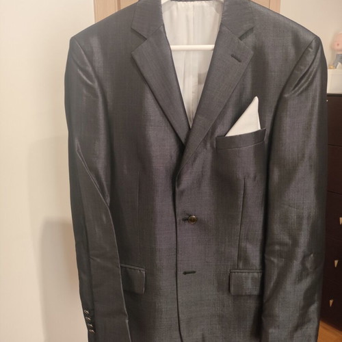Guy Laroche men's wedding suit like new with two shirts and tie