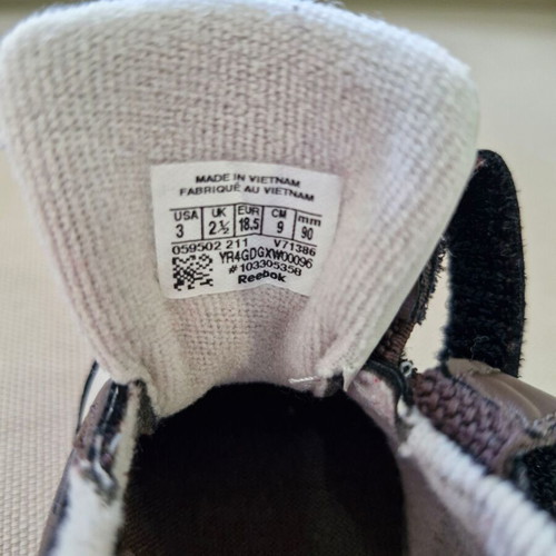 Reebok baby shoes size 18.5 like new