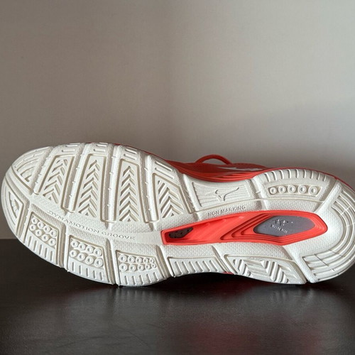 Mizuno Wave Luminous Volleyball shoes new, size 39, with box