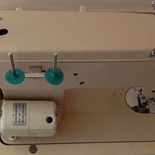 FAPPYCO electronic sewing machine like new, vintage model