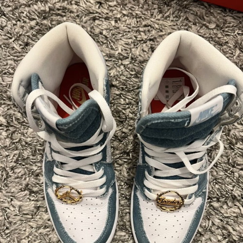 Air Jordan 1 High OG sneakers like new, size 40, blue