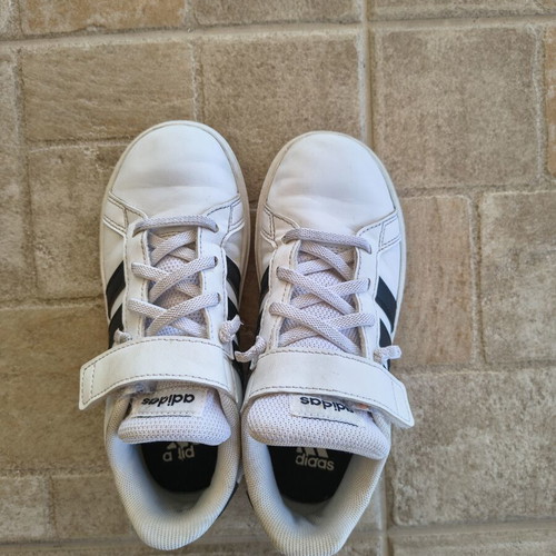 Adidas children's sneakers size 31 like new, white