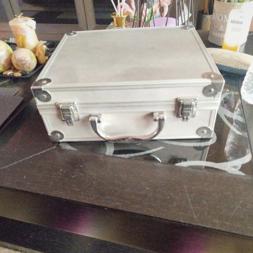 Cosmetic organizer case like new, silver