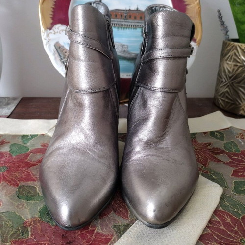 Silver boots like new, size about 37