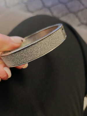 Bracelet bangle with glitter like new, silver