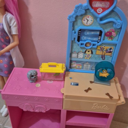Barbie Veterinary Clinic playset used