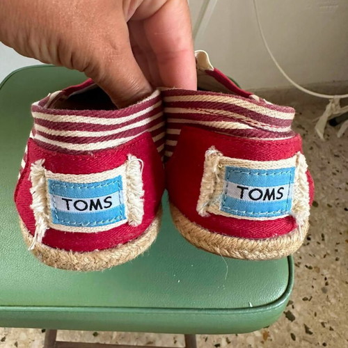 Toms W8 shoes, size 38.5, red striped