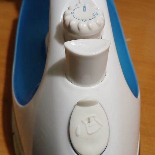 Steam iron barely used