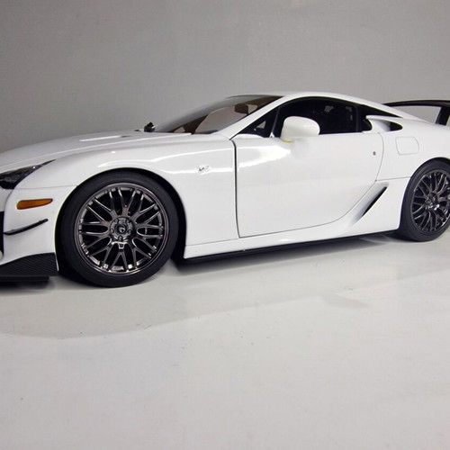 Autoart Signature Lexus LFA Nurburgring Package 1:18 scale model new