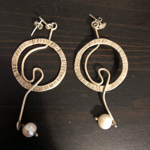 Handmade silver earrings like new with pearl