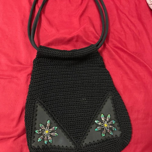 Knitted shoulder bag used with bead design black