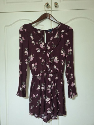 American Eagle mini floral dress with shorts like new, burgundy
