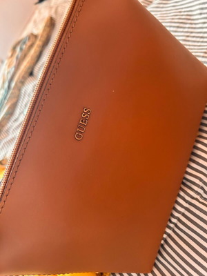 Τσάντα Guess μίνι σαν καινούργια, καφέ
