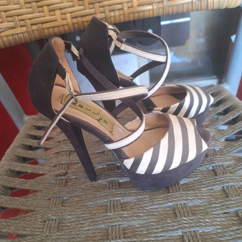 Kelly's pumps size 37 like new, black and white