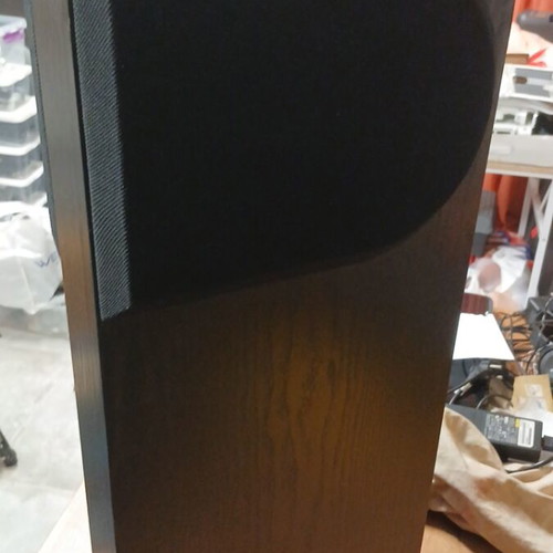 Bose 401 right speaker used with wood damage