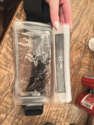 Celly universal underwater case like new