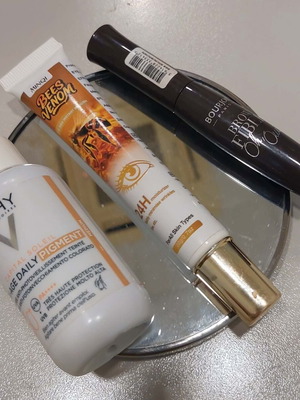 Vichy skincare set with sunscreen, anti-wrinkle eye cream and eyebrow mascara, like new