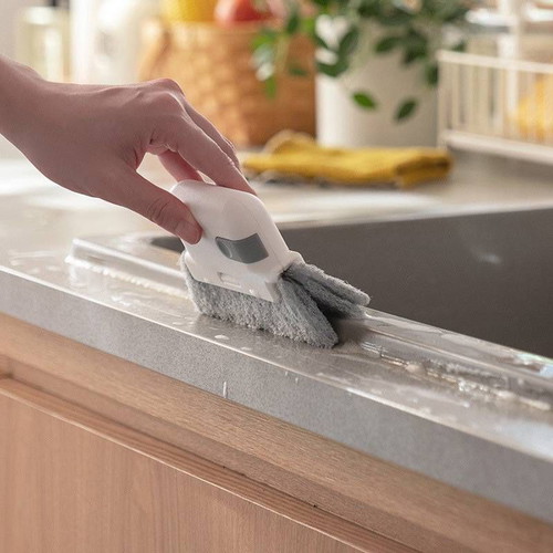 Anamesokatharistiri new cleaning tool for narrow spaces