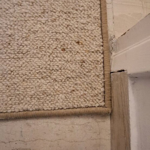 Carpet runner like new, salmon-beige with brick threads