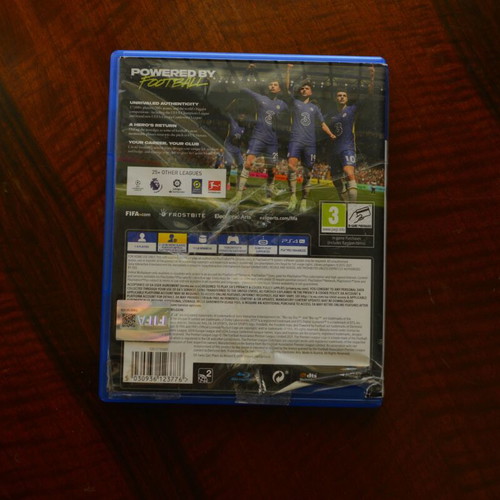 FIFA 22 PS4 used, case in poor condition