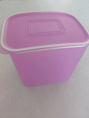 Tupperware 2.1 litre almost unused, lilac color