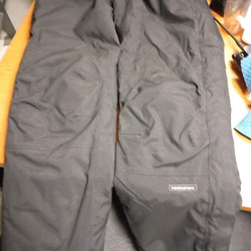 Motorcycle pants used with knee protectors