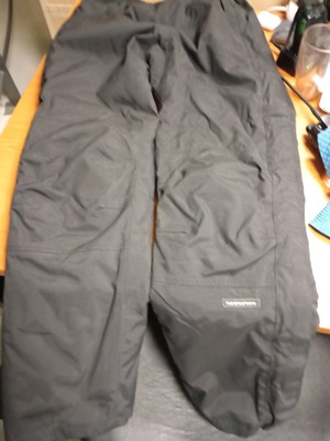 Motorcycle pants used with knee protectors