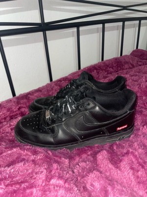 Παπούτσια Supreme Nike σαν καινούργια, μαύρα, νούμερο 40