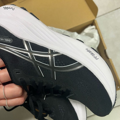 Asics Gel Kayano 32 athletic shoes like new, size 38, black and white