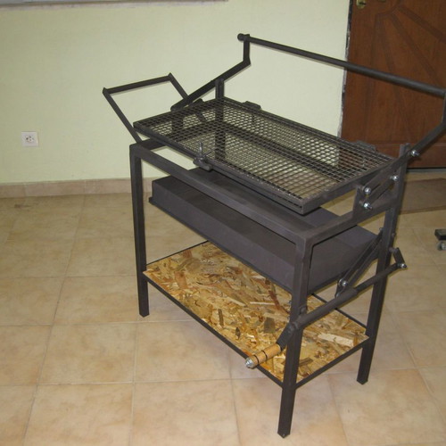 Rotating Charcoal Grill with Double Grate and Height Adjustment